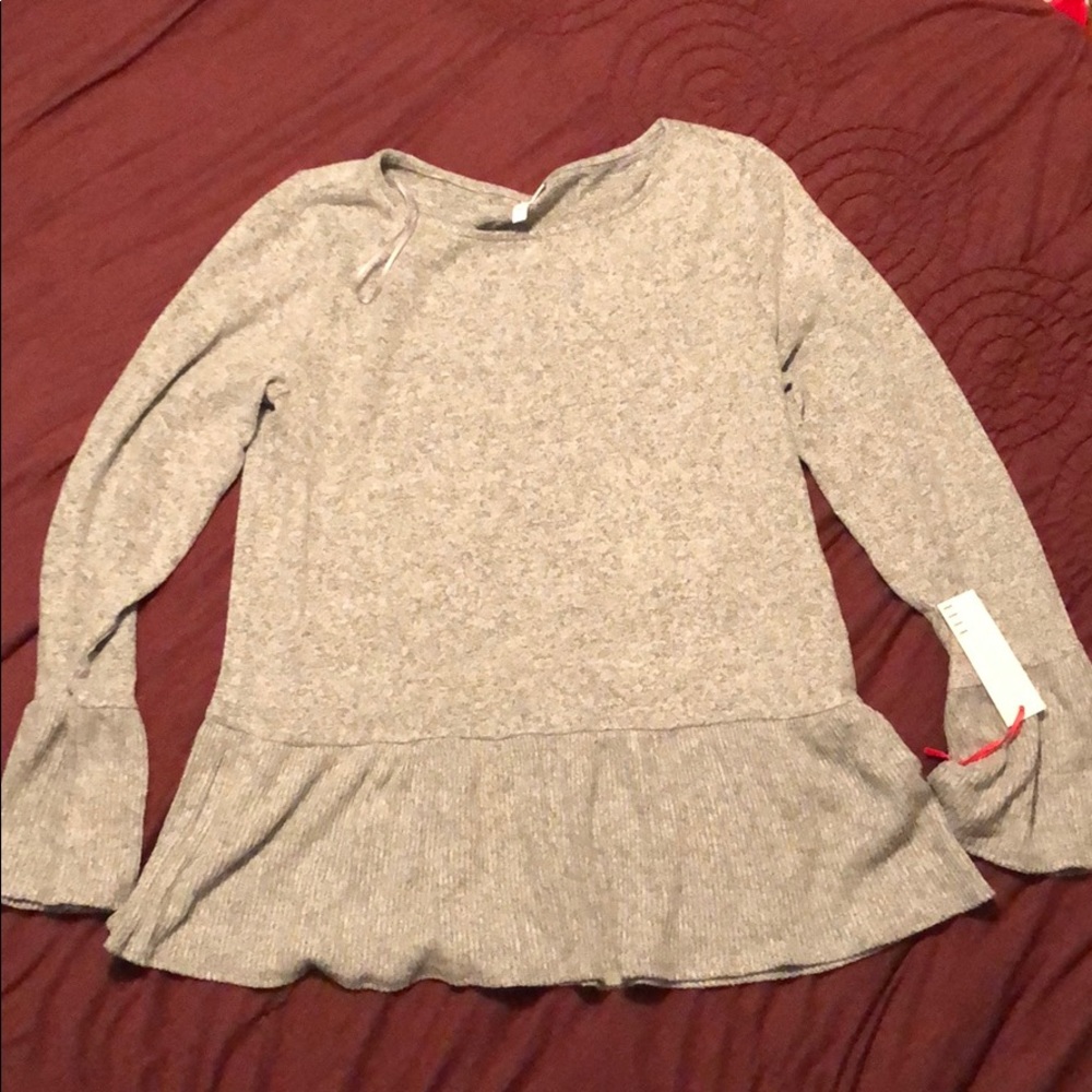 ELLE grey top